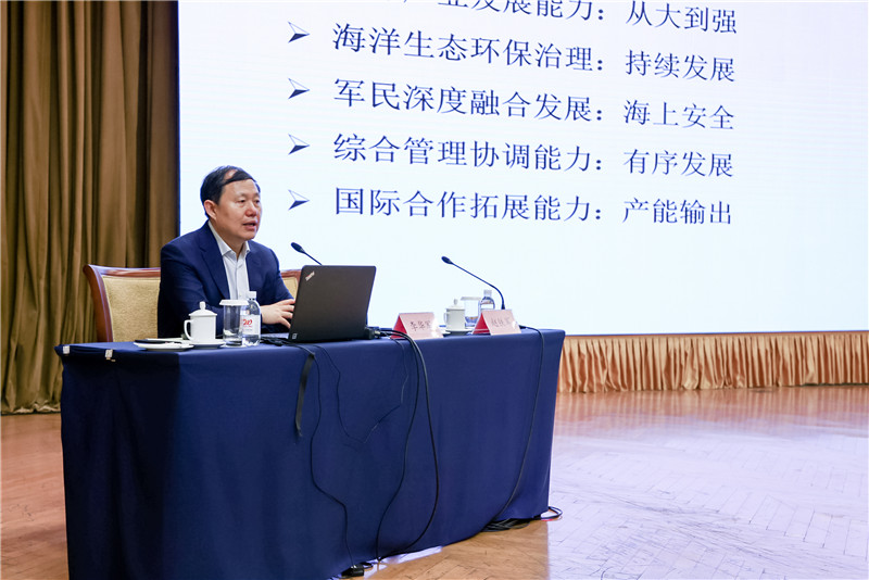 3.李华军院士作专题报告.jpg
