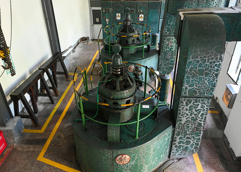 2.500KW水轮机组.jpg