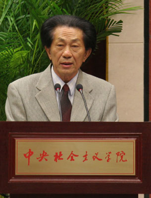 闵乃本闵泰图片