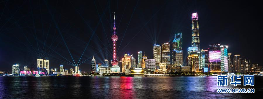 2020年11月4日拍摄的上海陆家嘴光影秀。新华社记者 张豪夫 摄