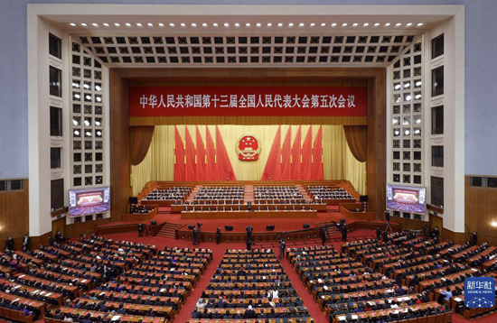 3月11日，第十三届全国人民代表大会第五次会议在北京人民大会堂举行闭幕会。新华社记者 刘彬 摄.jpg