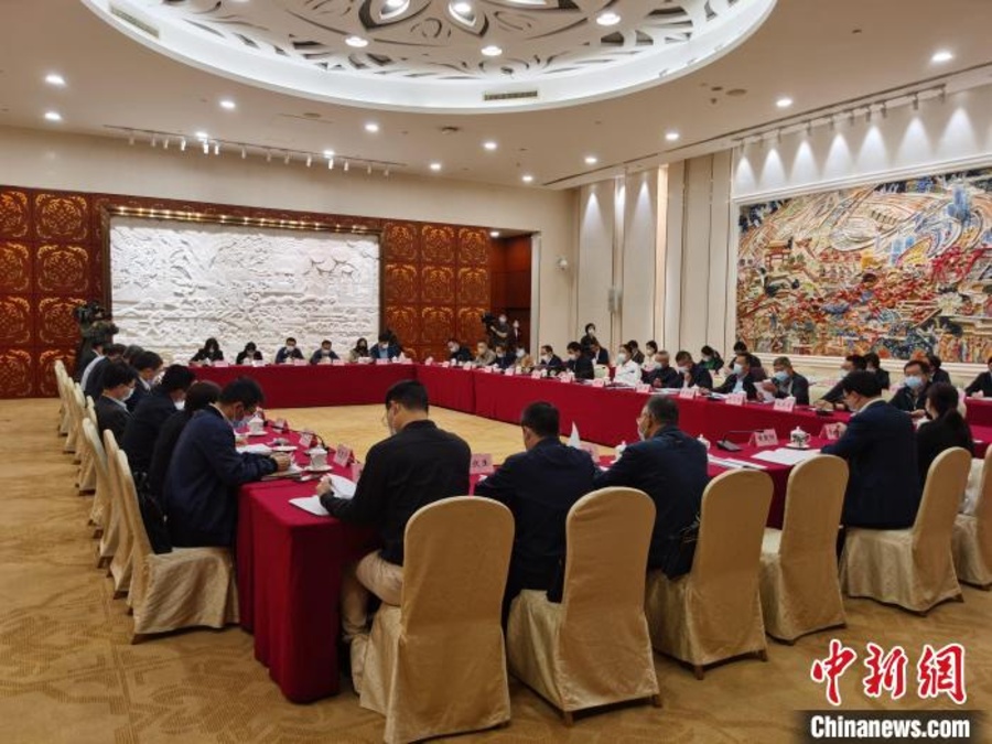 九三学社中央主席武维华率调研组赴广东开展重点考察调研。图为调研座谈会现场。 郭军 摄
