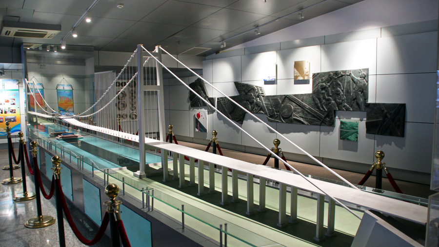 2茅以升纪念馆内润扬大桥模型.JPG 2茅以升纪念馆内润扬大桥模型.JPG