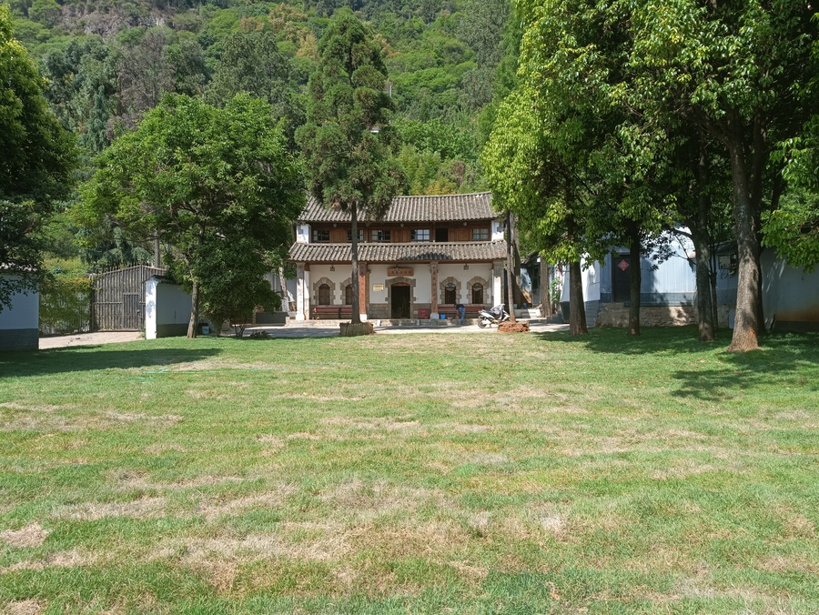 昆明周培源旧居全景.jpg 昆明周培源旧居全景.jpg