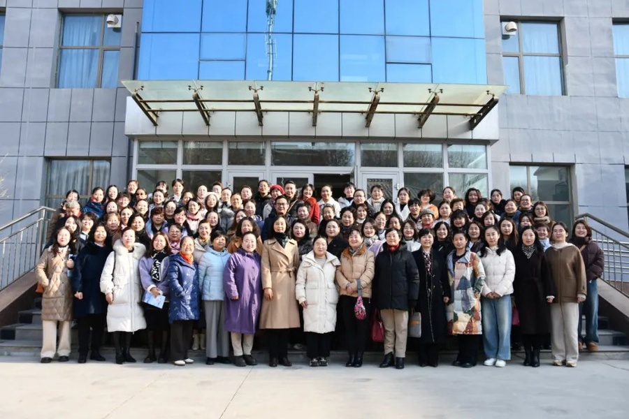 图 1社青海省委、社西宁市委联合举办“走进科研院所、走近女科学家”庆“三?八”妇女节活动.jpg 图 1社青海省委、社西宁市委联合举办“走进科研院所、走近女科学家”庆“三?八”妇女节活动.jpg