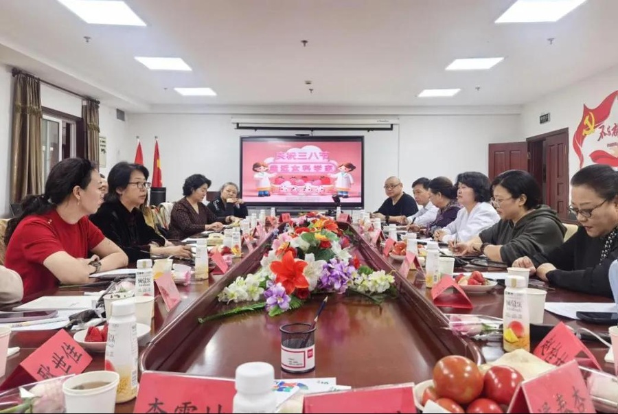 图 5内蒙古庆祝 “三八节” 走近女科学家活动.jpg 图 5内蒙古庆祝 “三八节” 走近女科学家活动.jpg