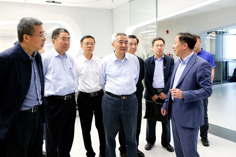 邵鸿调研港科大-2(2000px)(1).jpg 邵鸿调研港科大-2(2000px)(1).jpg