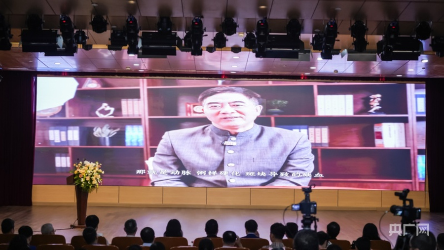 葛均波院士为第五届中国心脏健康日活动视频致辞(央广网记者 冯丽 摄).jpg 葛均波院士为第五届中国心脏健康日活动视频致辞(央广网记者 冯丽 摄).jpg